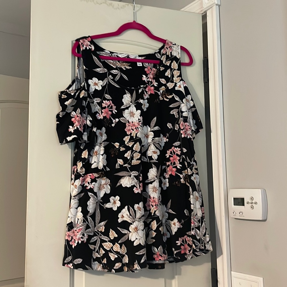 Cold shoulder floral top.  Cute summer top!